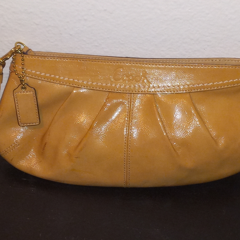 Coach wristlet vintage clutch in Mustard DO969 F13